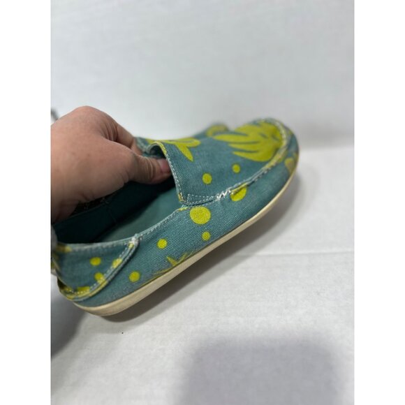 Olukai Nohea women size 6.5 Canvas Slip-On Shoes With Leaf Pattern In Teal & Yel - Picture 4 of 7